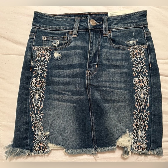 American Eagle Super Hi-Rise Mini Jean Skirt Stretch Embroidered Distressed SZ 0 - Picture 2 of 13